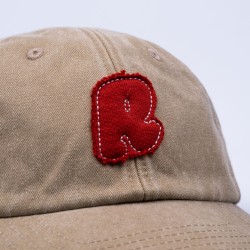 COZY UNIVERSITY BEIGE RED CAP 