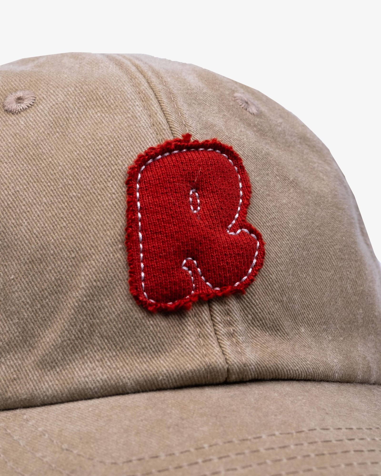 COZY UNIVERSITY BEIGE RED CAP