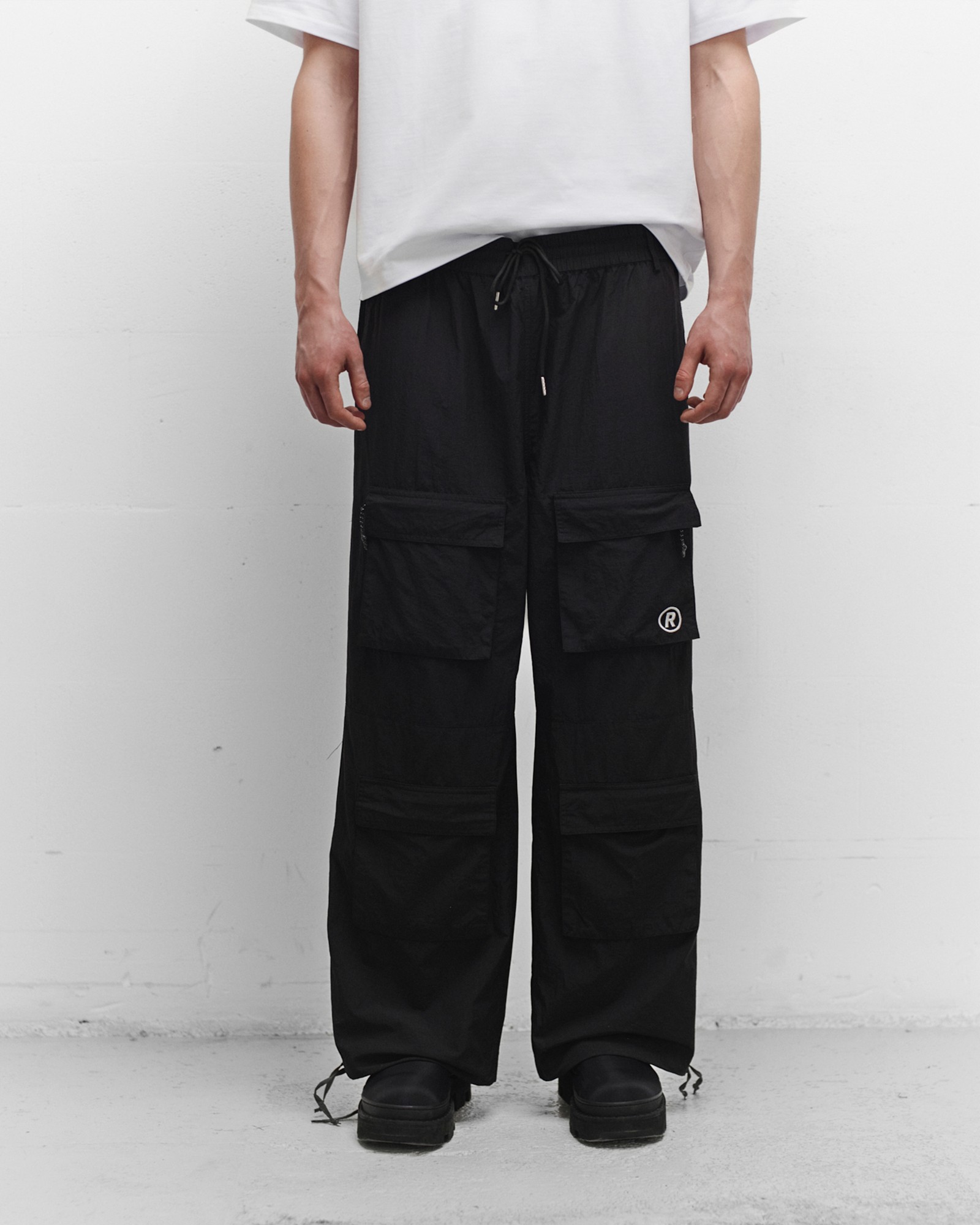 【U LAN】(UNISEX) Pocket Cargo Nylon Pants Nylon Zip Pocket Cargo Pant – Urban Planet