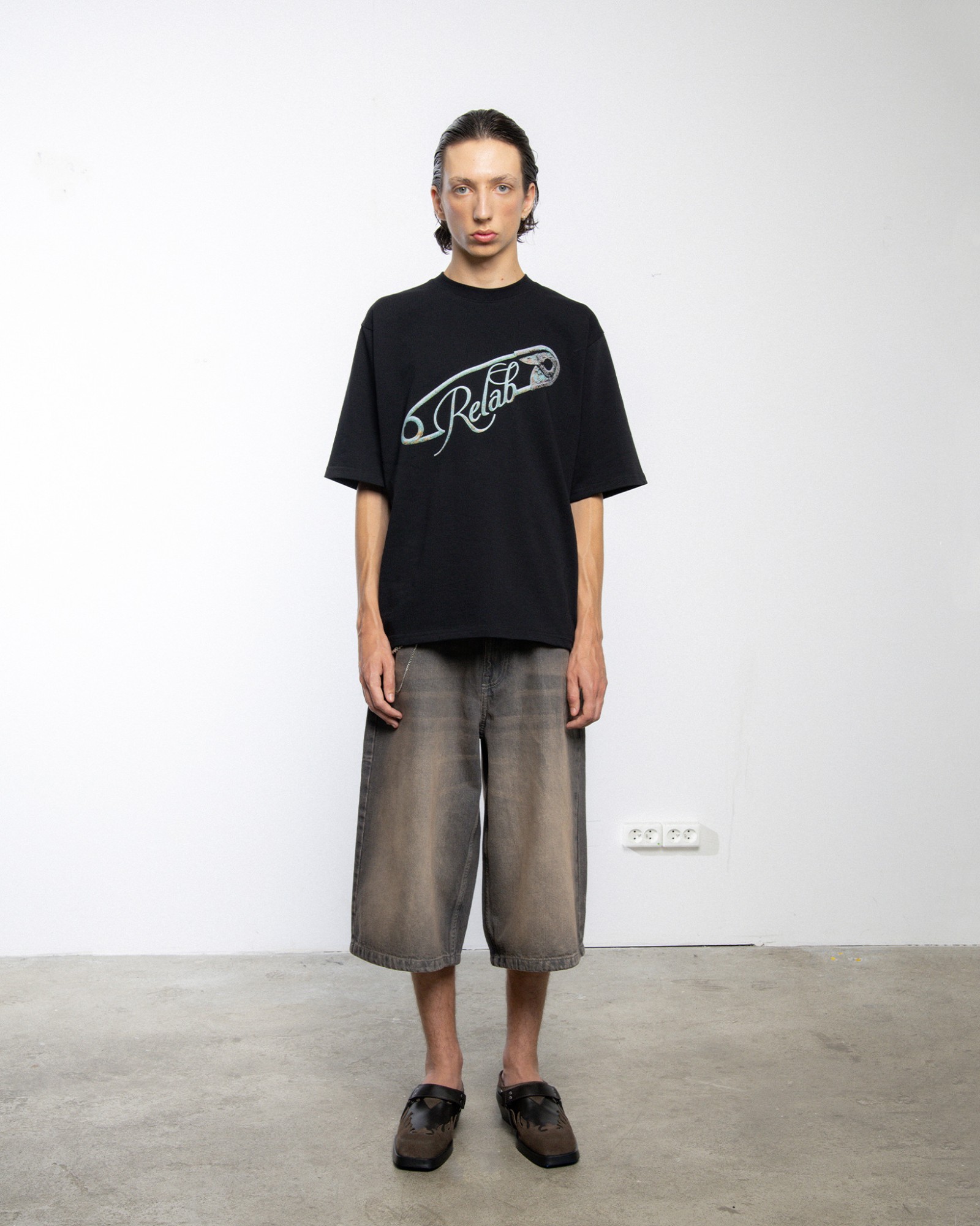 PIN BLACK T-SHIRT