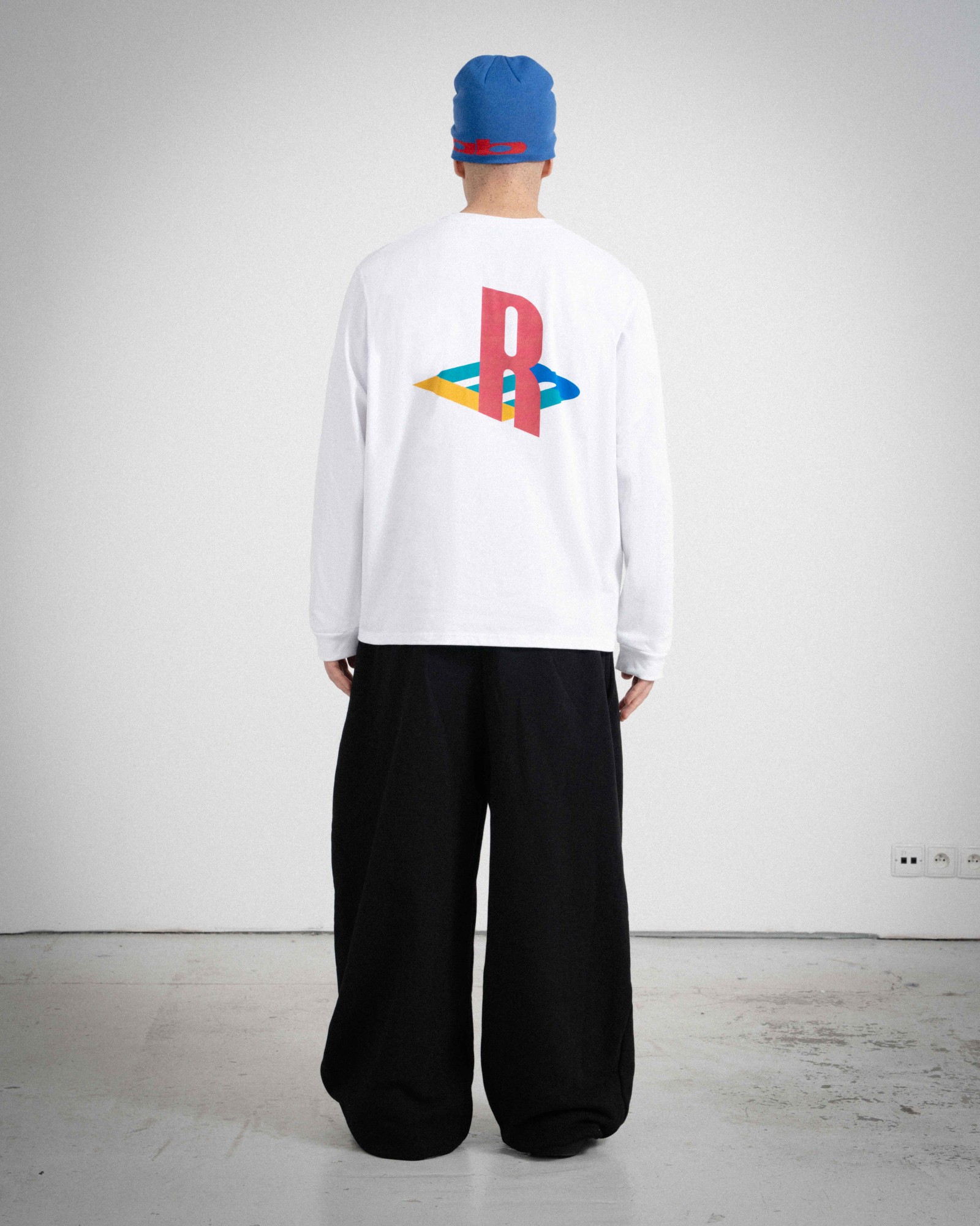 PLAY WHITE LONGSLEEVE