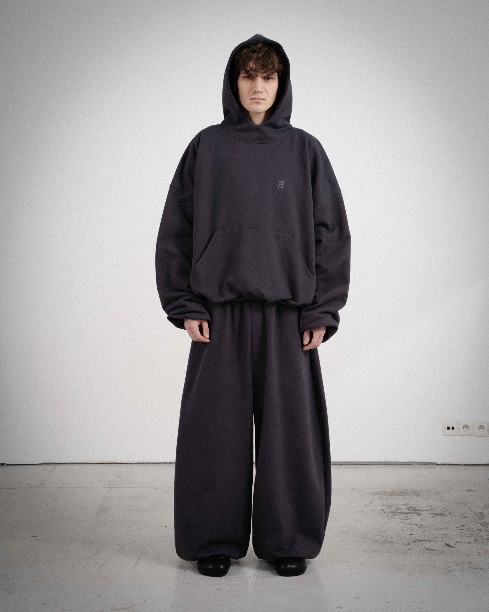 BIGGIE GRAPHITE GREY...