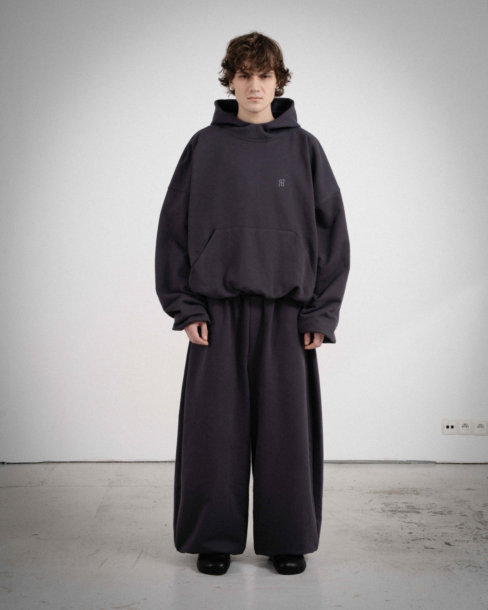 BIGGIE GRAPHITE GREY...