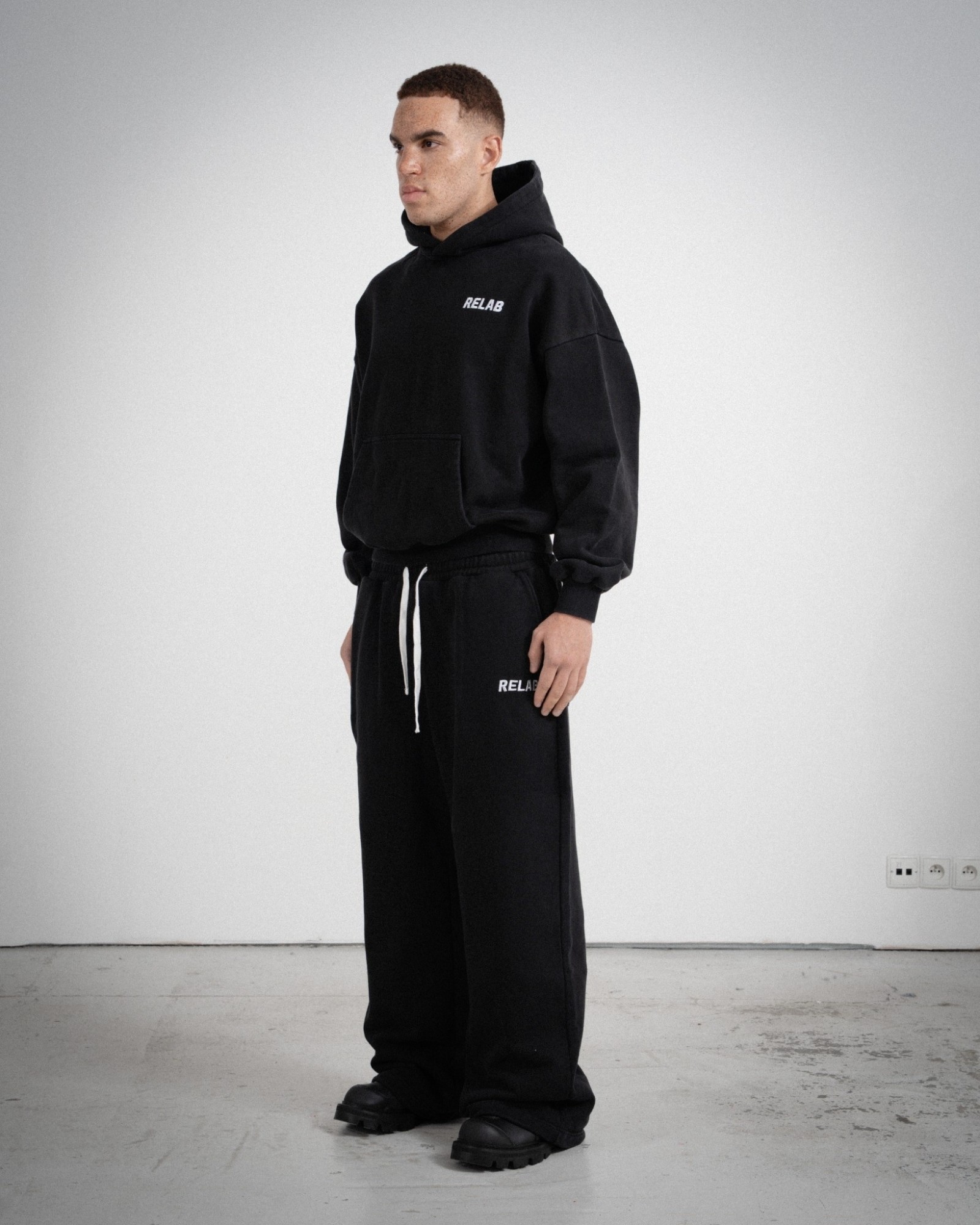 CORE BLACK HOODIE