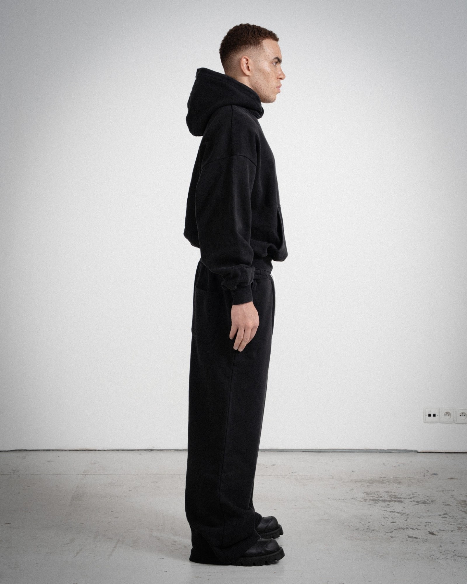 CORE BLACK SWEATPANTS